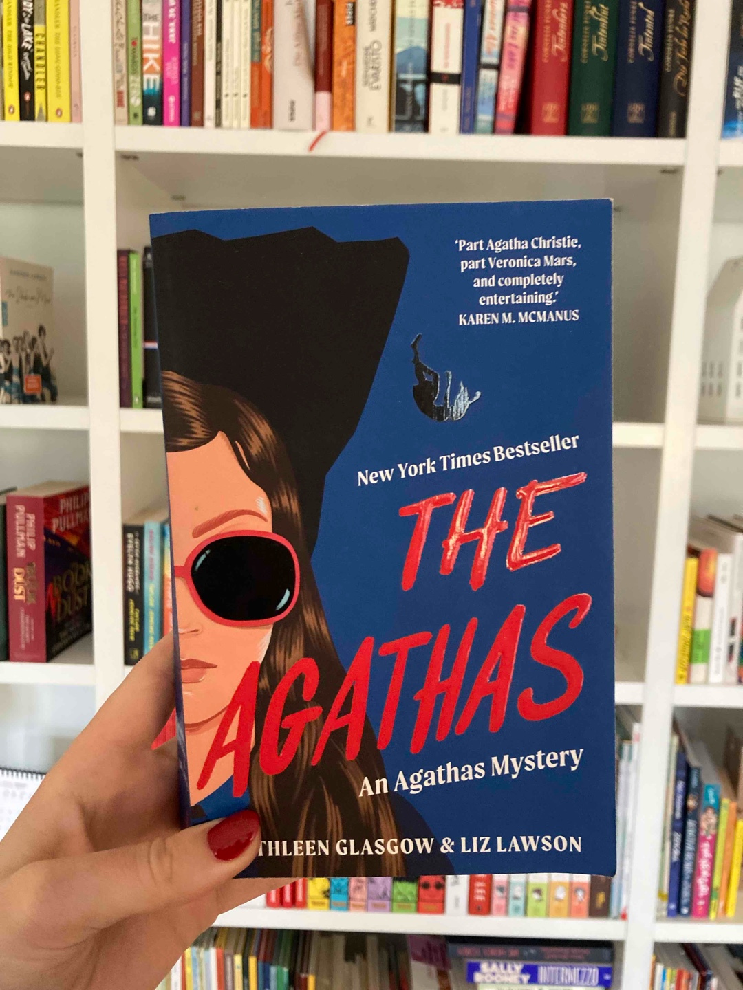 Step right into High School Life and watch the mystery unfolding from two different social standing points! I really enjoyed getting to know the two main characters and how they view life and deal with their own problems while solving a crime. It was a recommendation from a fantastic bookstore in Bath, UK and I must say - it’s totally worth it! 🕵🏻♀️🕵🏼♀️
