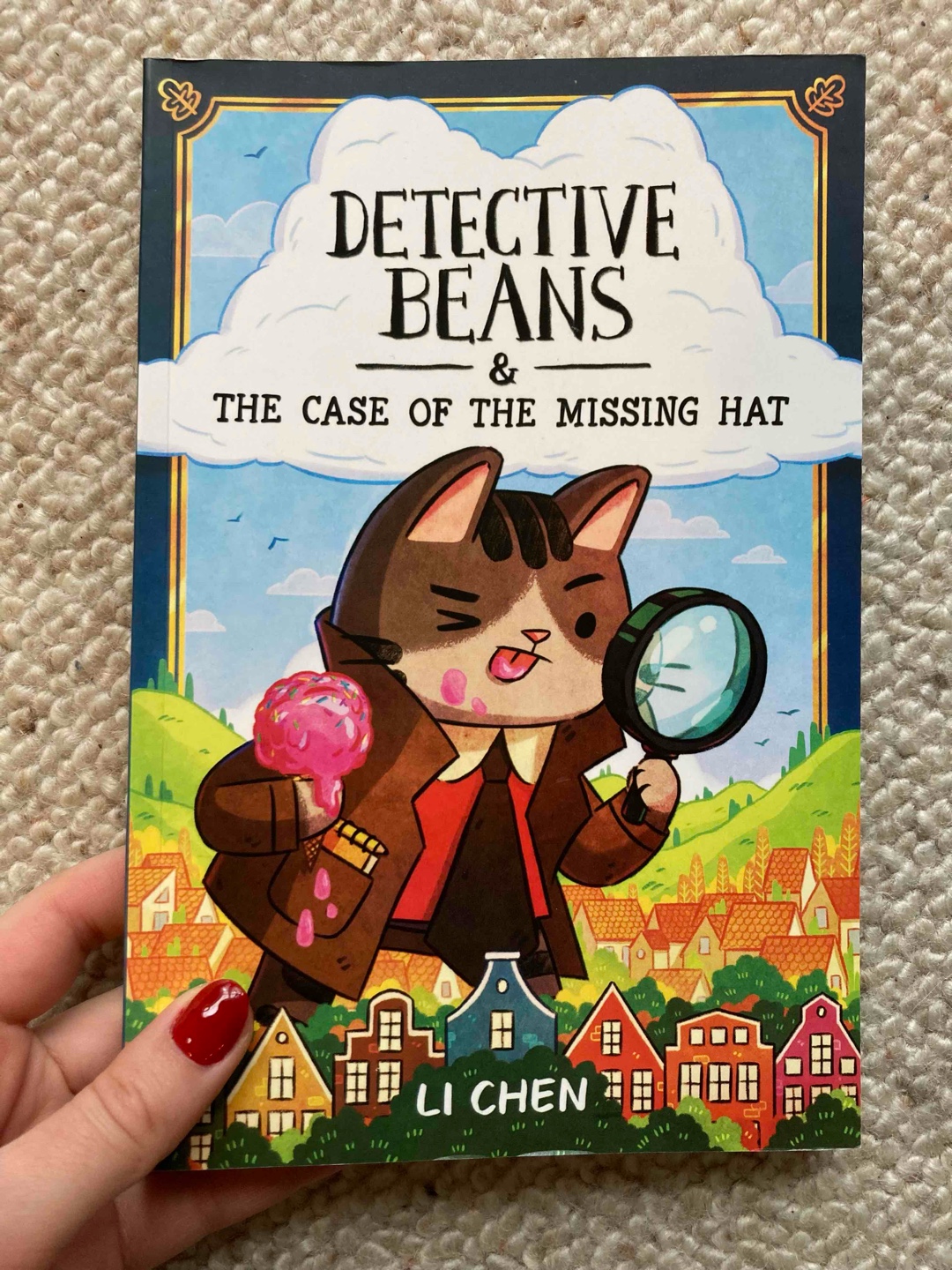 Detective Beans on his mission to find his hat - such an adorable and easy to read comic to fill in between two novels. The illustrations are super cute and funny and I enjoyed strolling around town with Beans (only until dinner time of course!). 🐱🕵🏻👒
