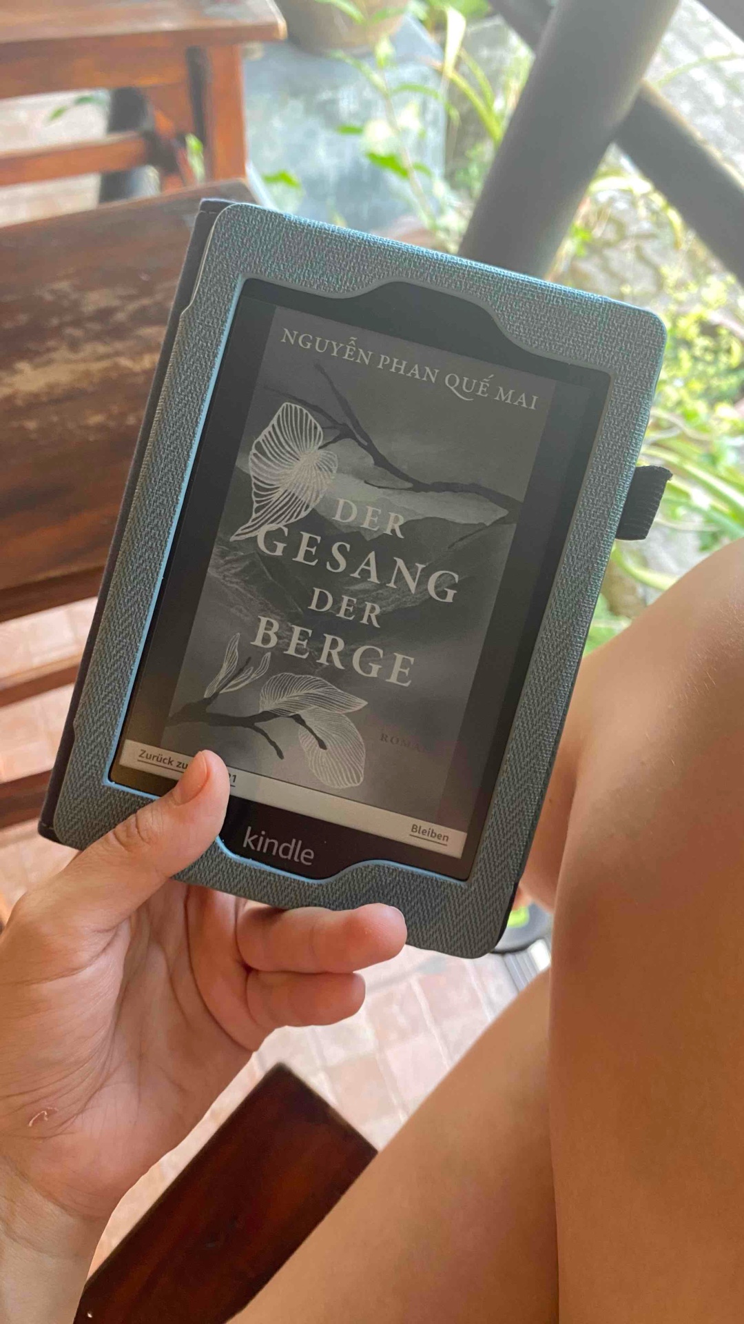 Ich habe das Buch nach einer Reise in Vietnam gelesen und es hat mir das Land und die Menschen noch näher gebracht - vieles habe ich nun noch besser verstanden. Es ist tragisch, ungerecht und dabei wunderschön hoffnungsvoll. 