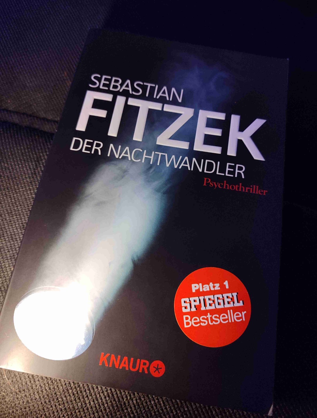 "Weil mir die Worte fehlen. Mehr als das. Ich fürchte, mir fehlt ein Teil meiner selbst."