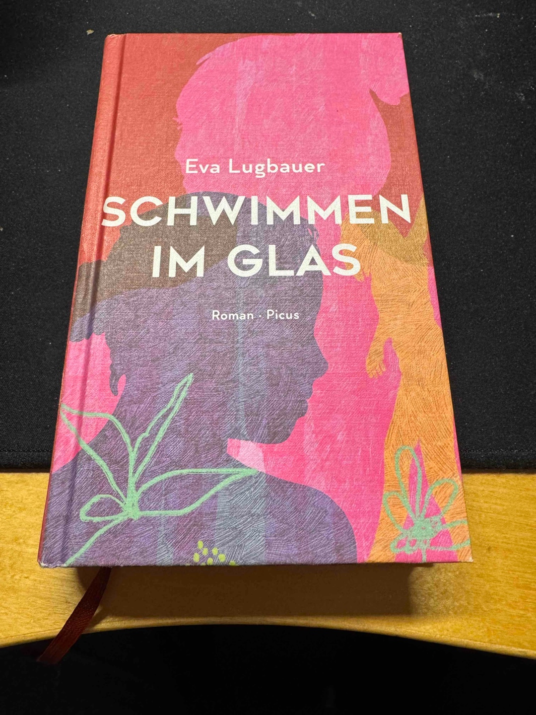 Schwimmen im Glas: Eine berührende Reise durch Emotionen und Identität