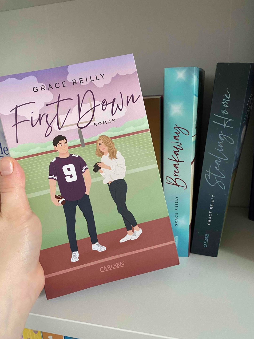 Richtig tolle Sports- Romance, hat mir sehr gefallen. ☺️ Bex und James waren zwei liebe und sympathische Charaktere, die ich sofort ins Herz geschlossen habe. Auch James Brüder waren toll und ich freu mich auf die zwei nächsten Geschichten, die von den anderen Callahan Brüdern handeln 😁