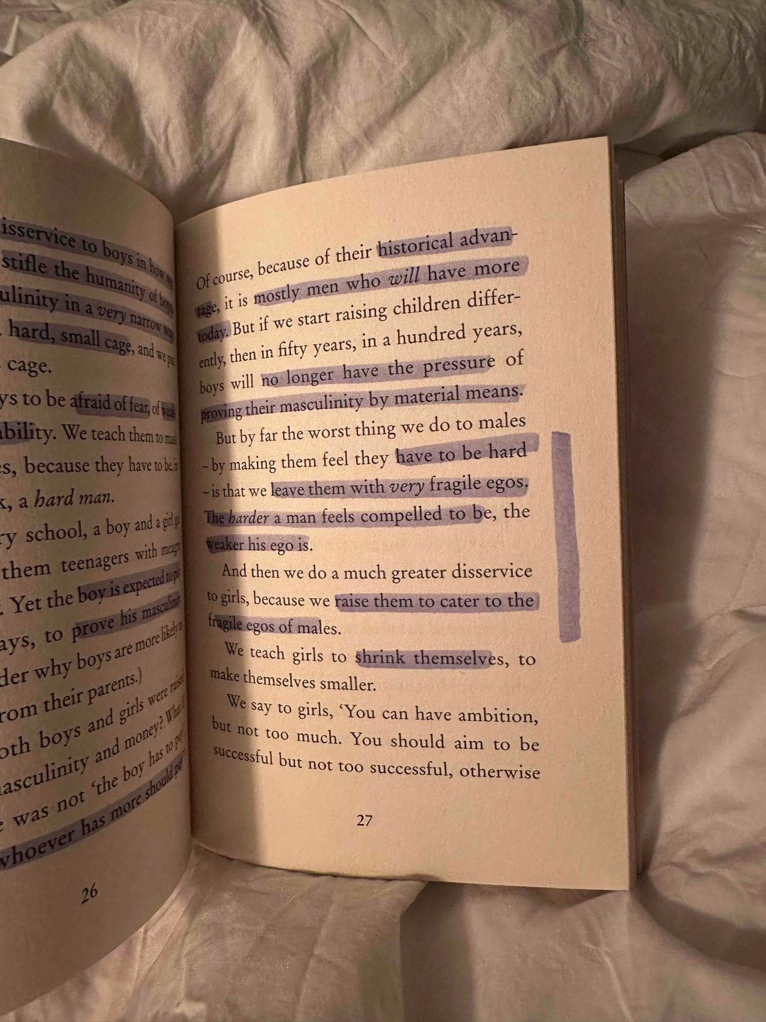 Toller kurzer Essay (bzw. ein TED Talk in Schrifform), der ein einfacher Sprache begründet, wieso wir den Feminismus immer noch brauchen und wieso dieses Thema uns alle etwas angeht. Schnell zu lesen (max. 30 Monaten) und daher ein Muss… für alle.