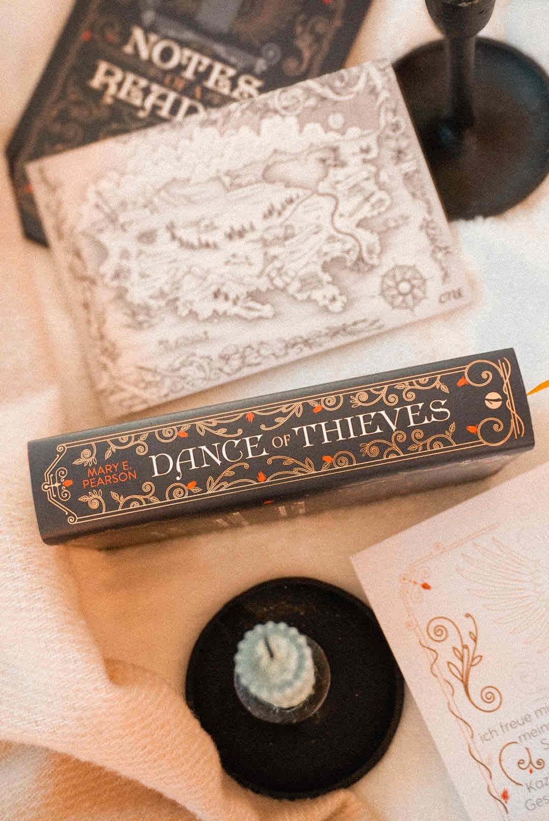 „𝙳𝚊𝚗𝚗 𝚑𝚊𝚕𝚝 𝚍𝚒𝚌𝚑 𝚊𝚗 𝚖𝚒𝚛 𝚏𝚎𝚜𝚝“, 𝚜𝚊𝚐𝚝𝚎 𝚎𝚛, „𝚞𝚗𝚍 𝚒𝚌𝚑 𝚣𝚎𝚒𝚐𝚎 𝚍𝚒𝚛 𝚍𝚒𝚎 𝚂𝚝𝚎𝚛𝚗𝚎.“
