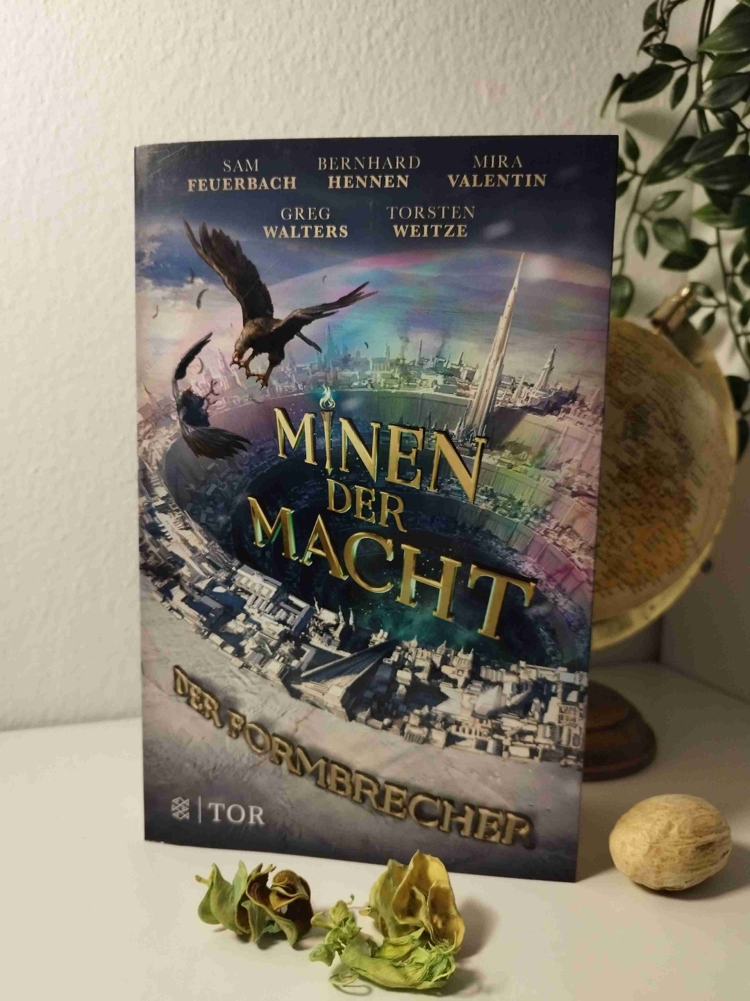 Minen der Macht 2: Der Formbrecher
Der zweite Band der "Minen der Macht"-Fantasy-Reihe hat mir sehr gut gefallen. Generell kann ich die Reihe nur empfehlen.