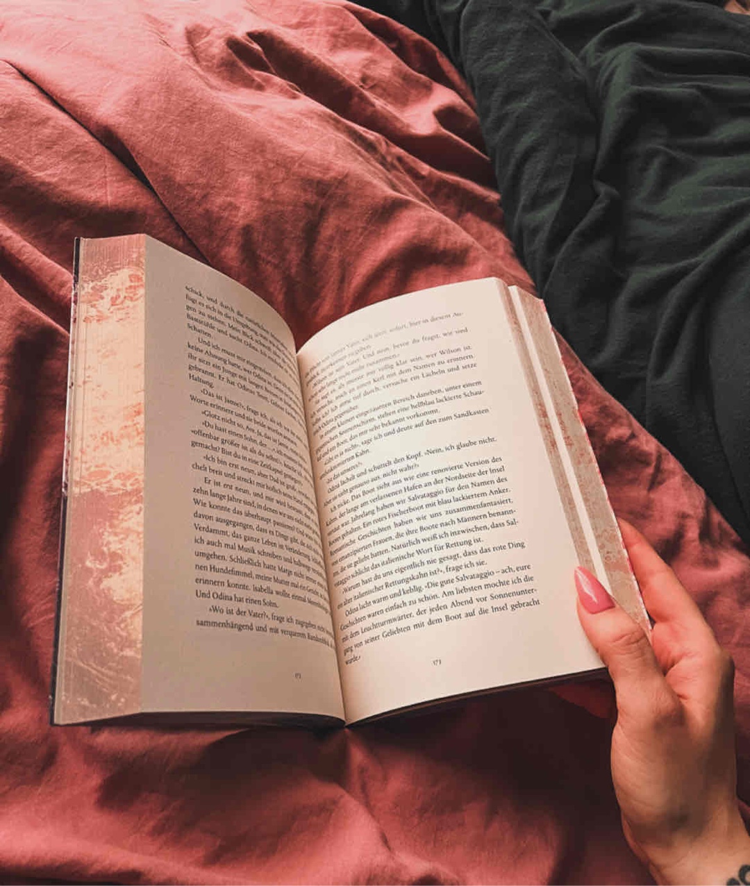 𝑇ℎ𝑒𝑟𝑒 𝑖𝑠 𝑎 𝑐𝑟𝑎𝑐𝑘 𝑖𝑛 𝑒𝑣𝑒𝑟𝑦𝑡ℎ𝑖𝑛𝑔
𝑇ℎ𝑎𝑡𝑠 ℎ𝑜𝑤 𝑡ℎ𝑒 𝐿𝑖𝑔ℎ𝑡 𝑔𝑒𝑡𝑠 𝑖𝑛

- Leonard Cohen