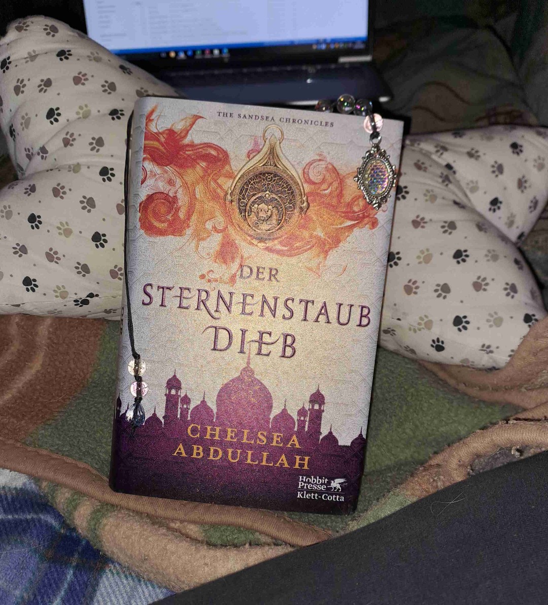 Da mein Beitrag offensichtlich jemandem nicht gepasst hat (nach 2 Monaten nach Veröffentlichung wohlgemerkt!!!), sag ichs einfacher:
Das Buch und ich gehörten nicht zusammen.
Das Buch konnte mich aufgrund