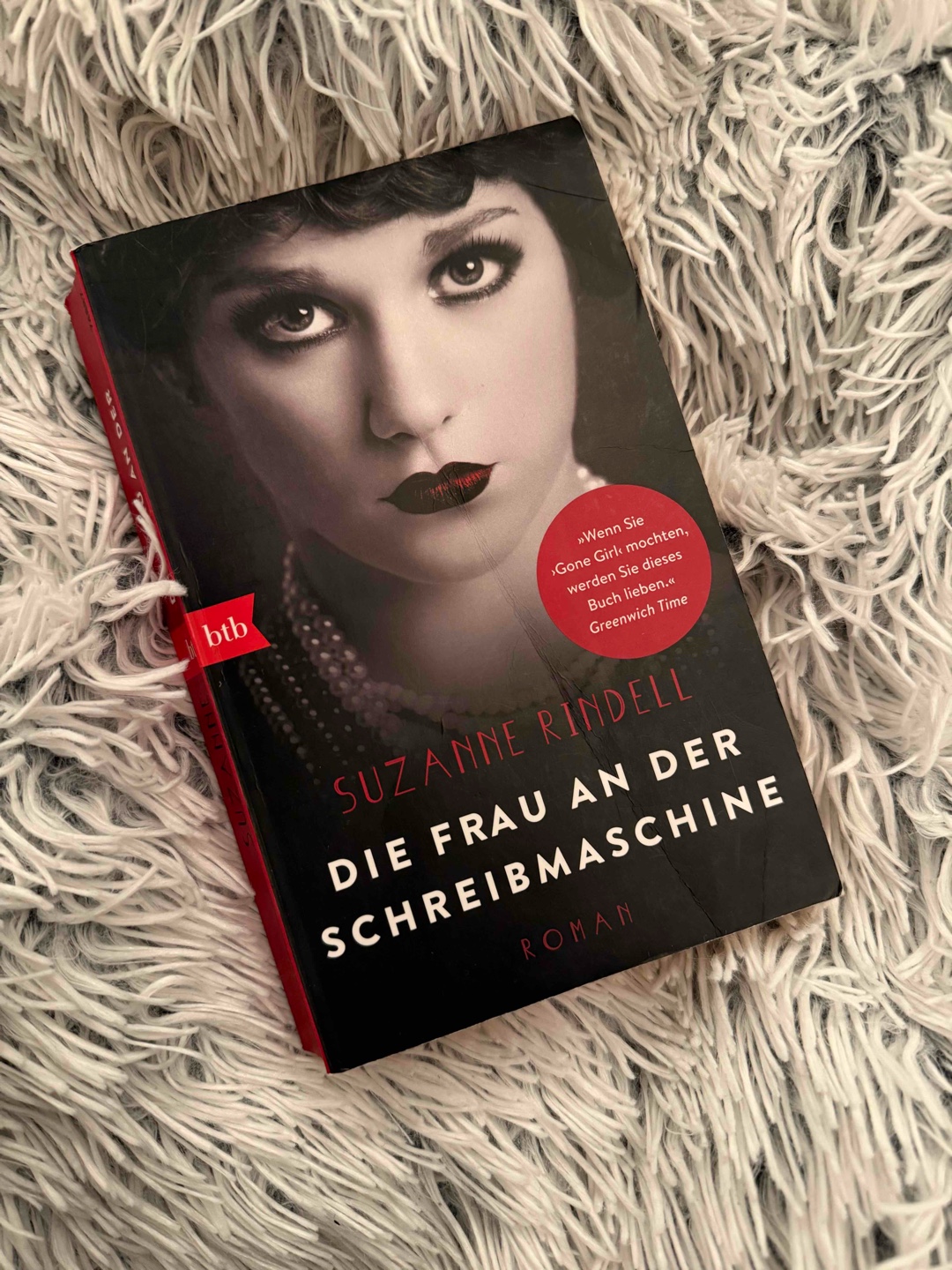 Romanvorlage für eine geplante Serie "The Other Typist" mit Keira Knightley