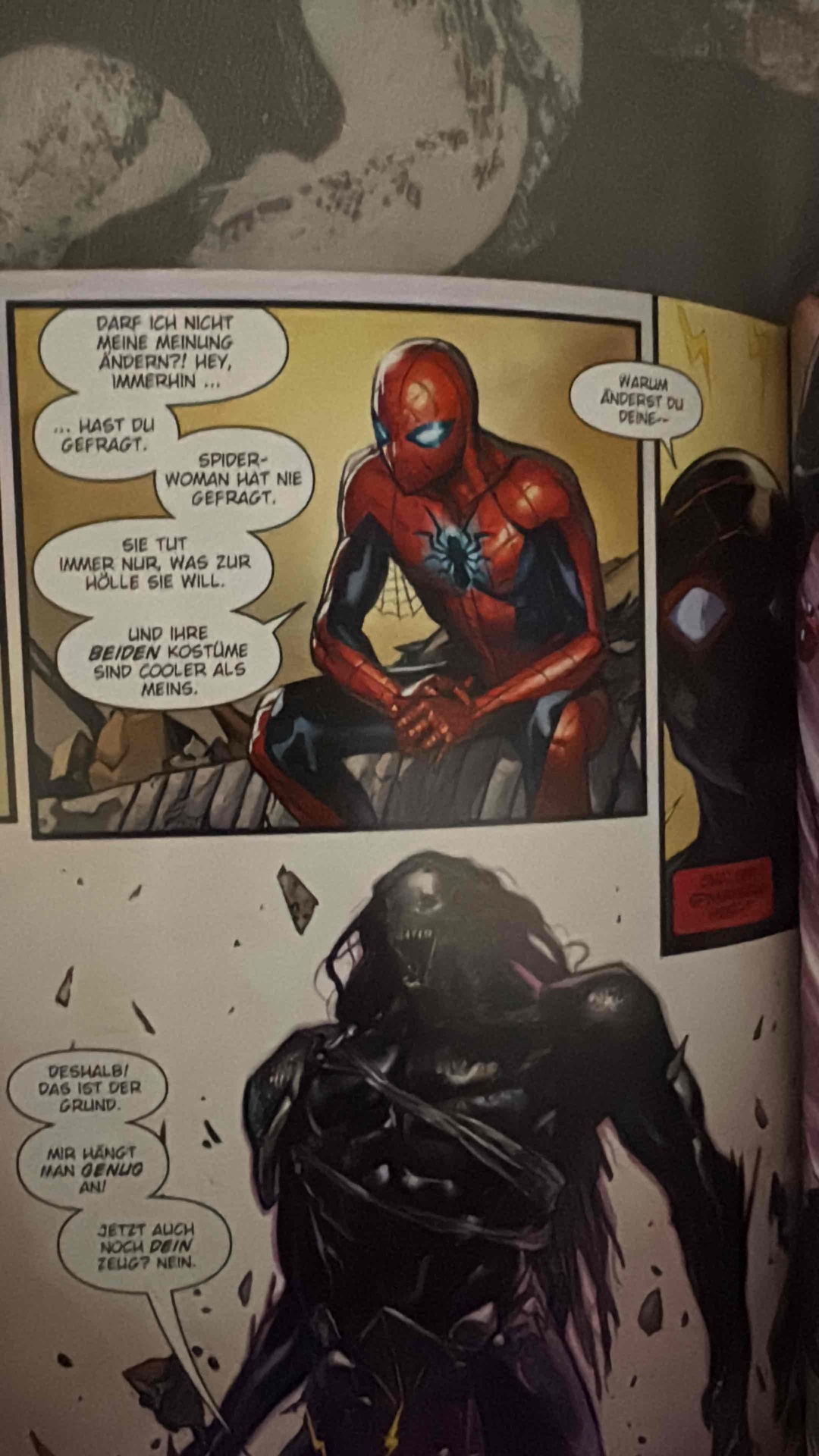 Der Comic gibt in Auszügen einen Einblick in Miles Morales Story als Appetizer. Die einzelnen Geschichten sind gut ausgewählt , haben ein ansprechendes Layout und sind interessant geschrieben.
Den Hate, den einige mit Miles entgegenbringen konnte ich schon nach den Spielen (Spider*Man, Miles Morales, Spider*Man2) nicht verstehen und jetzt erst recht nicht.
Im Vergleich zum Einblick in Spider*Gwen zeigt sich hier, wie es besser gehen kann.
Auf beide Figuren bin ich durch den In to the Spider*verse Film von 2018 aufmerksam geworden und wollte daher mehr erfahren.