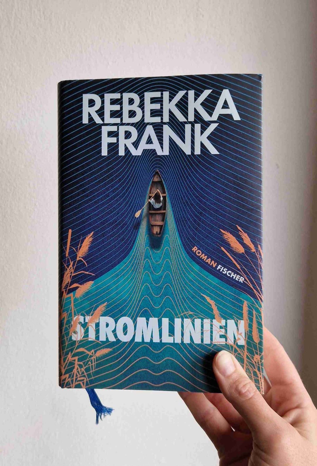 Ein schöner Generationenroman mit einem kleinen Hauch von Love Story, einer angemessenen Menge Krimi-Vibes, bildhaften Naturbeschreibungen und einer ordentlichen Portion Familiengeheimnisse.