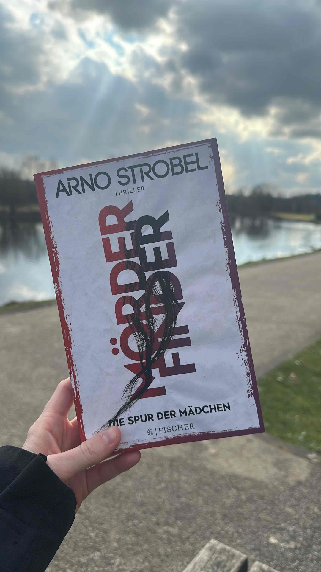 Kurzweilige Kapitel & ein sehr düsteres Thema für den Einstieg des Fallanalytikers Max Bishoff und dann noch in meiner alten Hood Düsseldorf/ Köln. 