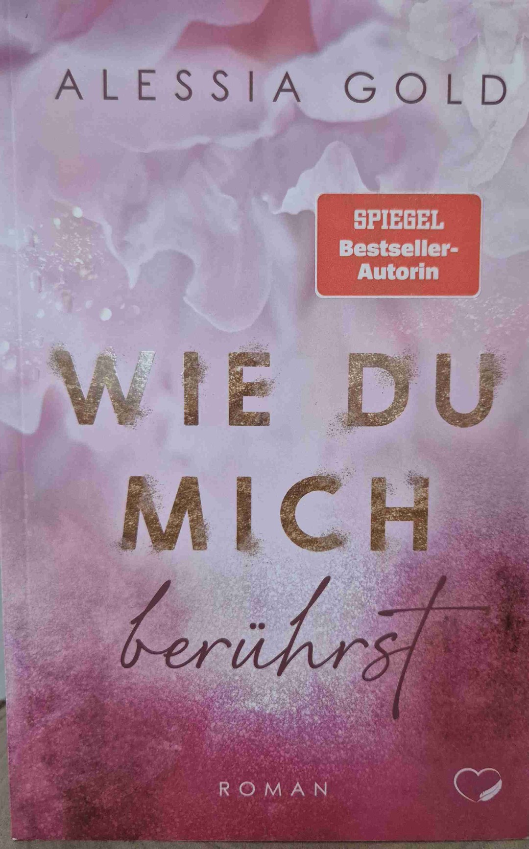 Der Prolog hat sehr gut angefangen ich dachte es würde genauso weitergehen...nur leider hat mich die Story im Nachhinein nicht so gehypt. Die Charaktere waren sympathisch und haben ihre Handlung deutlich gezeigt. Jedoch war es für mich langatmig und auch der Schluss war für mich naja gut. 