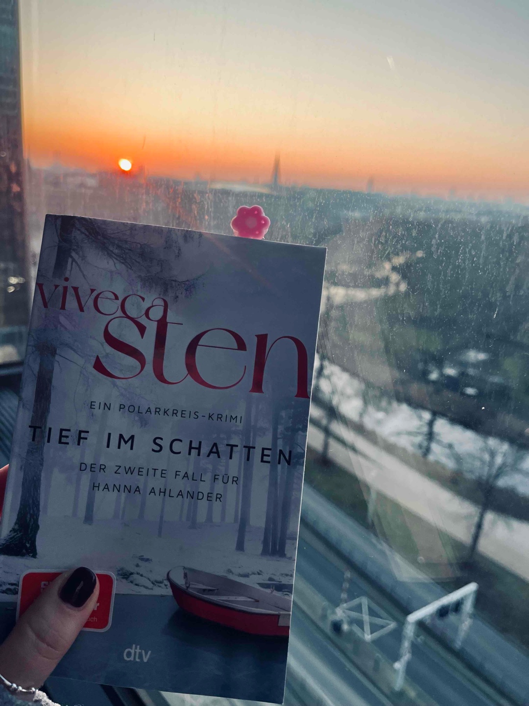 Mit Viveca Sten kann man einfach nichts falsch machen. 
Das war der zweite Fall von Hanna Ahlander und ich bin schon auf den nächsten neugierig. 
