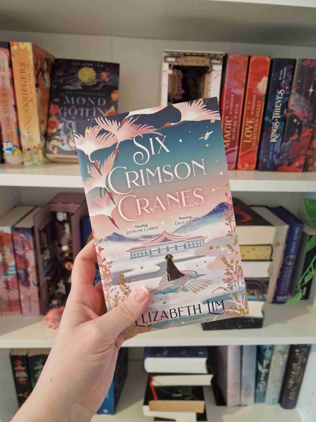 Tolle Welt, spannende Story, schöne Message. Allerdings ist die Protagonistin recht impulsiv und nervig manchmal 🤣✨ dennoch tolles Buch 🌸