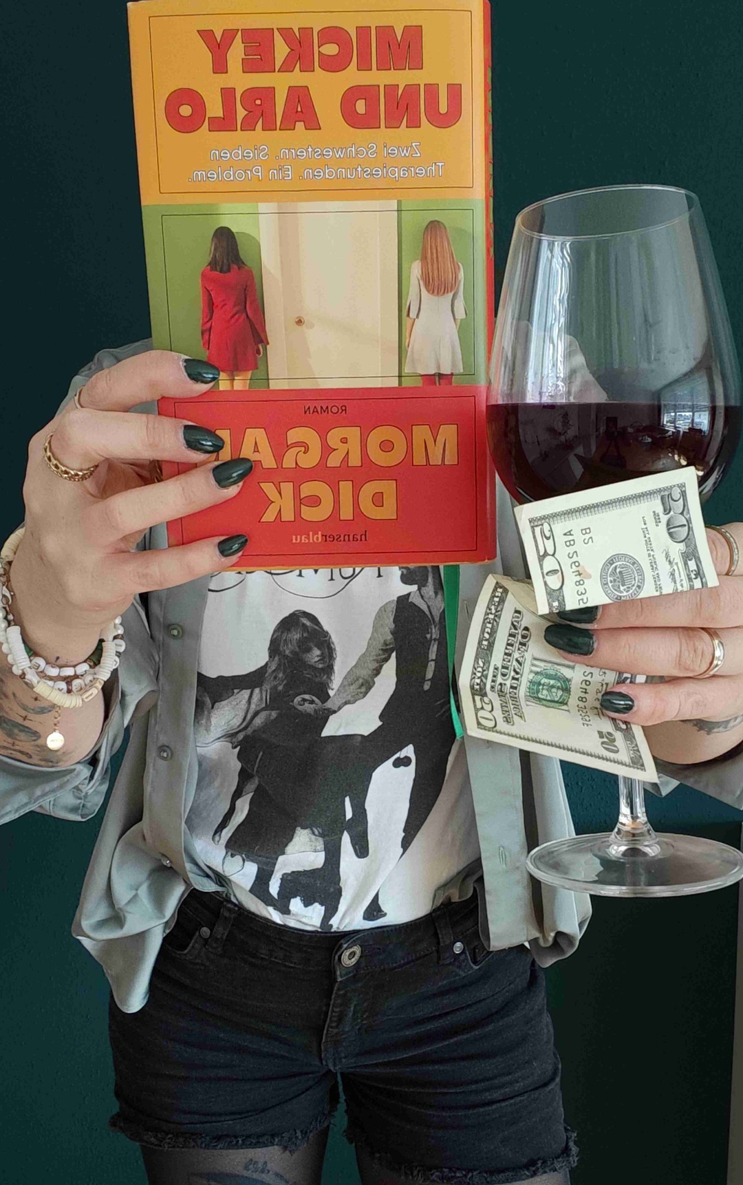 "Manchmal. Aber bei anderen Gelegenheiten trinke ich, weil ich weiß, dass ich es sowieso tun werde - Es ist fast so, als wäre es schon passiert. Ich laufe nur mit. Wie es das Drehbuch vorschreibt."