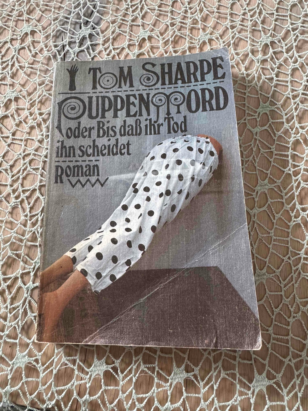 Schöner schwarzer britischer Humor