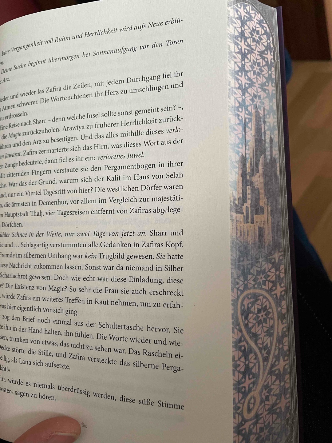 3,75 Sterne ⭐️
Ein schönes Setting, mal was anderes!