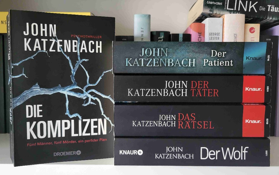 🔪🔪🔪🔪🔪🔪🔪🔪🔪🔪🔪🔪🔪🔪🔪🔪
Entweder liebe ich seine Bücher, oder ich kann gar nichts mit ihnen anfangen. Dieses hier kann ich überhaupt nicht zuordnen. Anfangs hat es mich einfach nur gepackt. Dann jedoch wurde es langatmig und zusehends nervig. Definitiv nicht sein stärkstes Buch.
🔪🔪🔪🔪🔪🔪🔪🔪🔪🔪🔪🔪🔪🔪🔪🔪