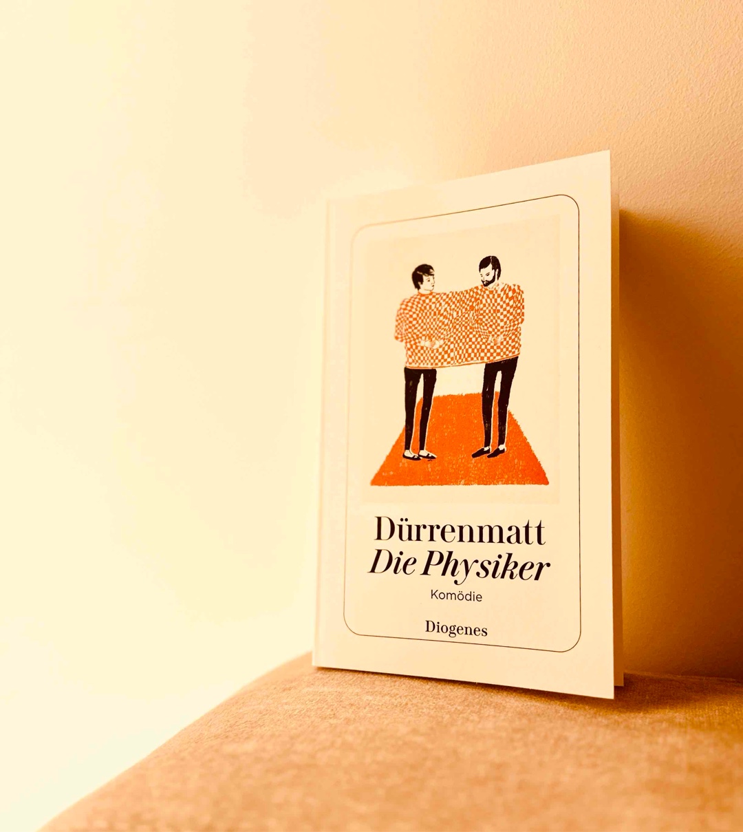 Dürrenmatts phänomenale Sprache lässt den Leser einen irren Ritt zwischen dem Grotesken und weltlichen Ernst erleben. 