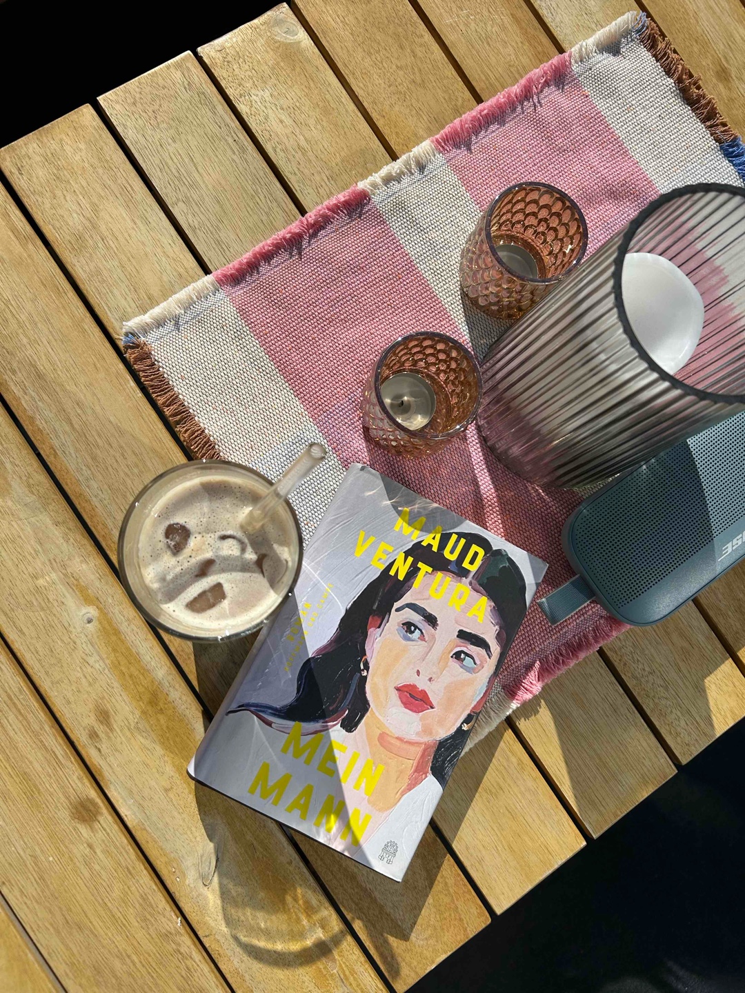 Dieses Buch gibt tiefe Einblicke in die Seele einer unsicheren Frau und ihre auf den ersten Blick glückliche Ehe.  