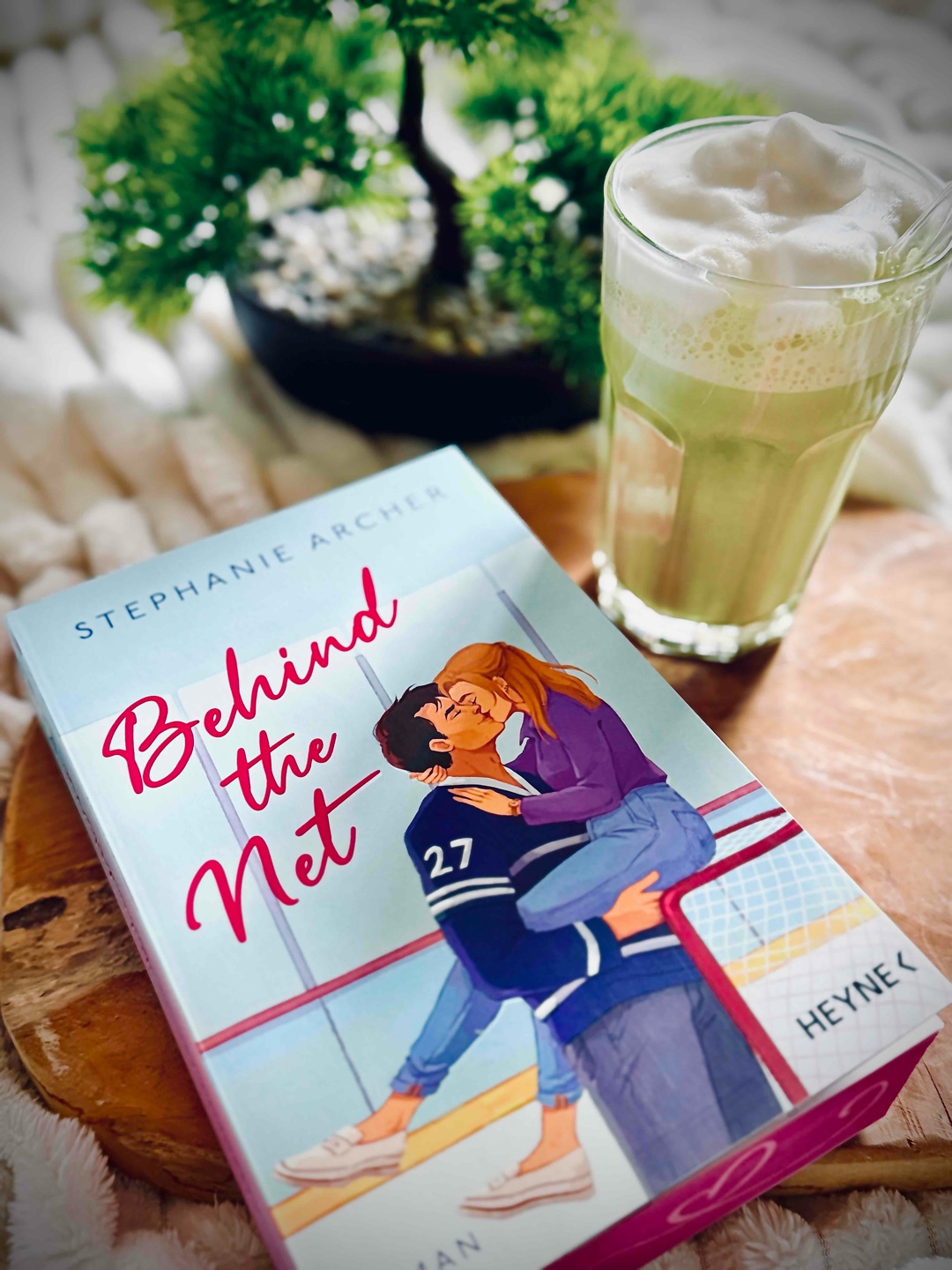 Funny & spicy grumpy x sunshine ☀️
Hockey romance