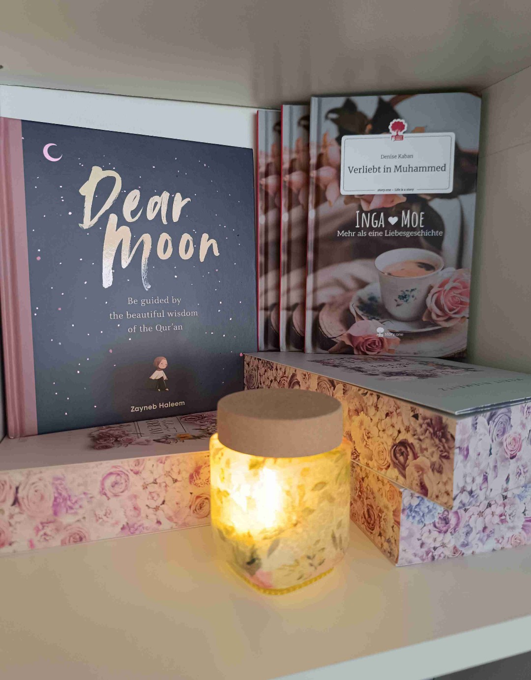 Dear Moon von Zayneb Haleem
🌙 Ein Buch, das ich mir von ganzem Herzen gewünscht habe - und dann hab ich's gewonnen! 😁✨