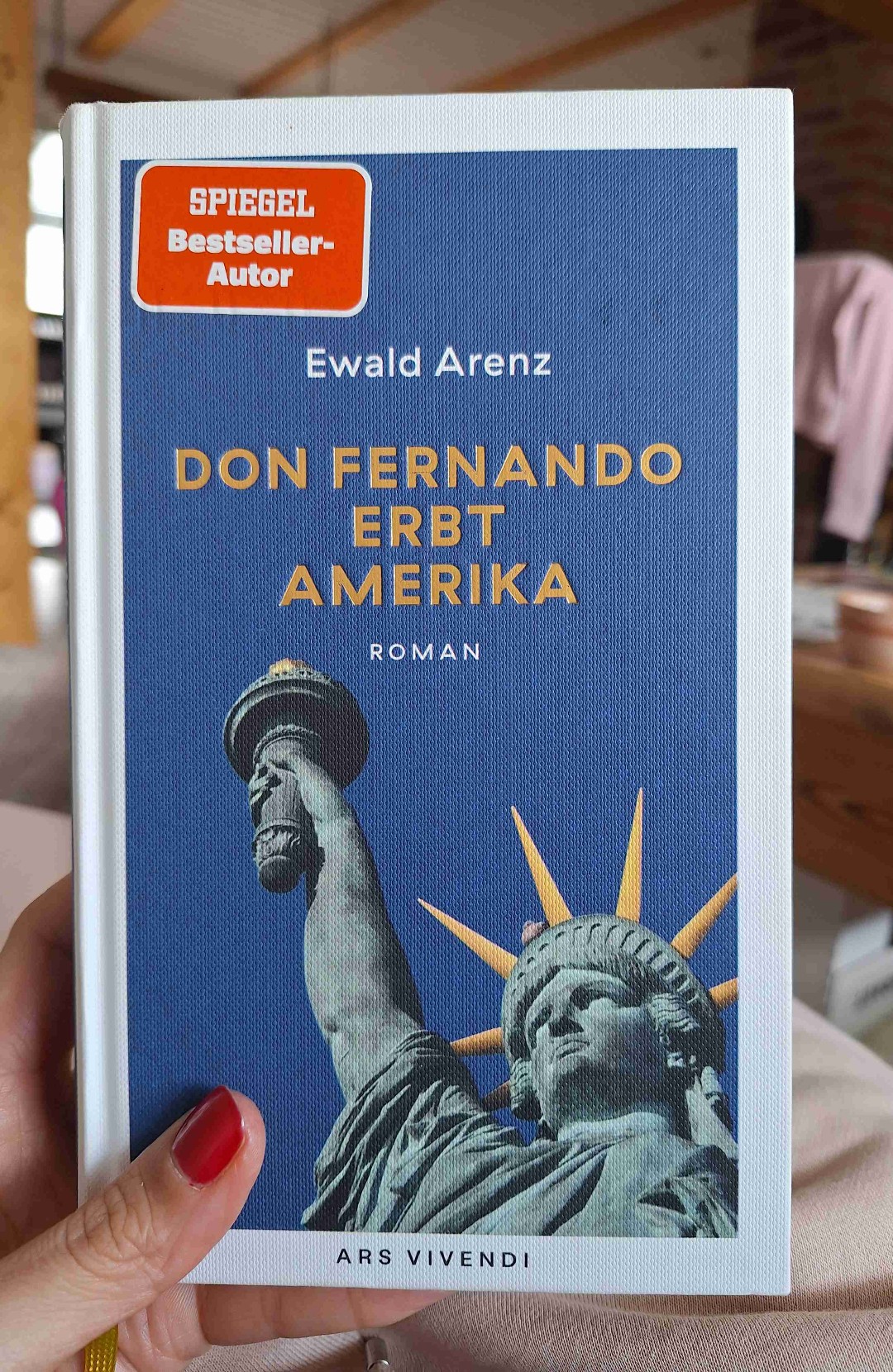 Sehr wirr, sehr abgedrehte Story, manches war zum schmunzeln. Kommt leider trotzdem nicht an all die guten Geschichten von Ewald Arenz ran.
