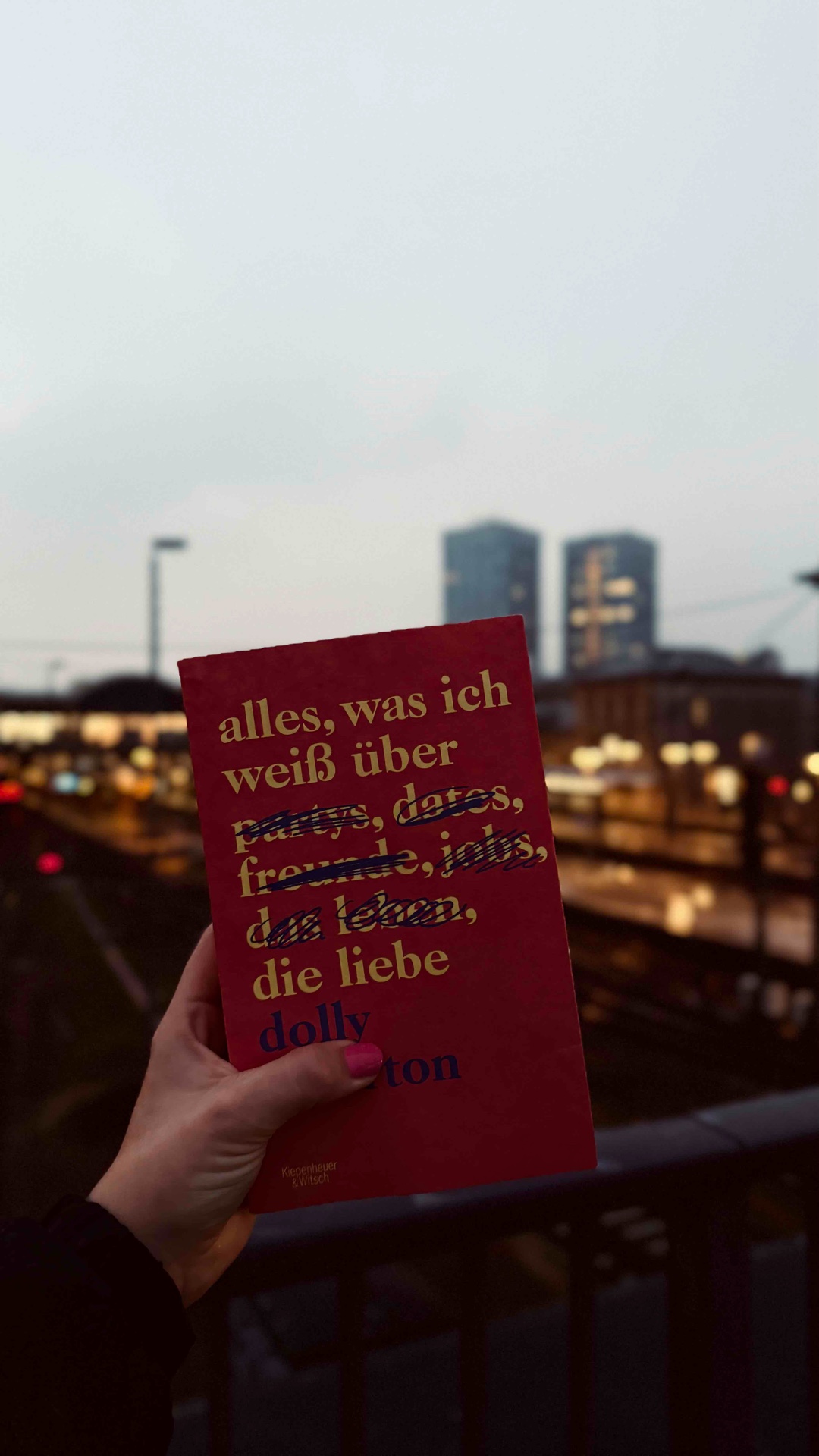 „Das Leben ist schwierig, brutal, traurig, unsinnig,irrational. So wenig daran ist sinnvoll. So viel daran ist ungerecht. Und sehr viel daran beruht einfach nur auf der unbefriedigenden Formel von Glück und Pech."