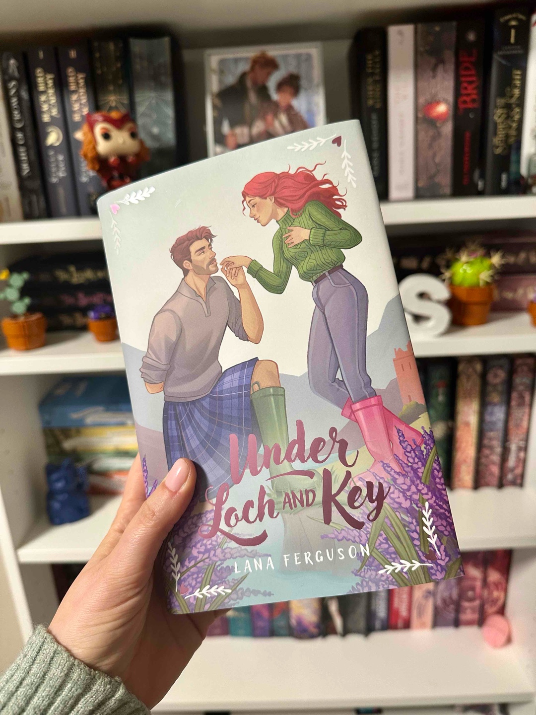 Ich mochte das Buch wirklich sehr gern! Eine Story, die man so noch nicht gelesen hat. Die Chemie zwischen den Protagonisten hat sehr gut gepasst und der Paranormale Anteil war gut – auch wenn sich mir nicht alles erschlossen hat. Es ist ein recht spicy Buch, aber es hat mir insgesamt sehr gut gefallen!