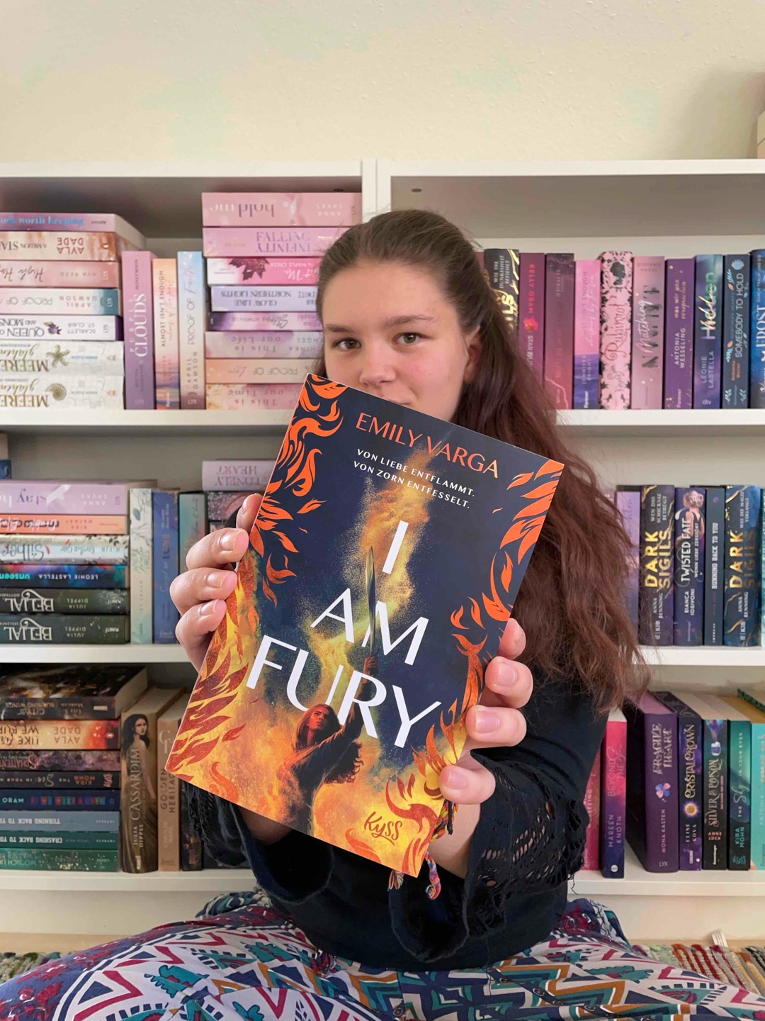 „Wer Romantasy, Enemies to Lovers, Revenge und Second Chance mag, ist hier goldrichtig. Ich habe die Kombination und generell das ganze Buch total gefeiert!“