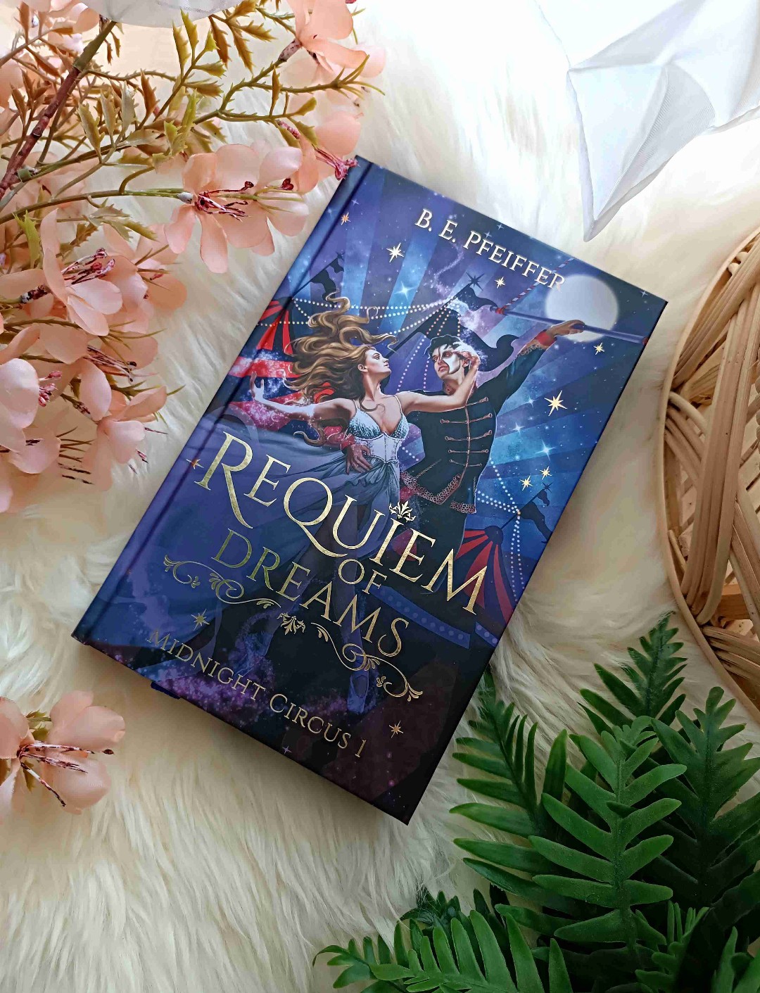 Dieses Buch ist einfach nur Wow!
Die Geschichte und die Charaktere sind super.
Ein muss für Romantasy und Slow Burns Fans.
Ich brauche auf jeden Fall Band 2.