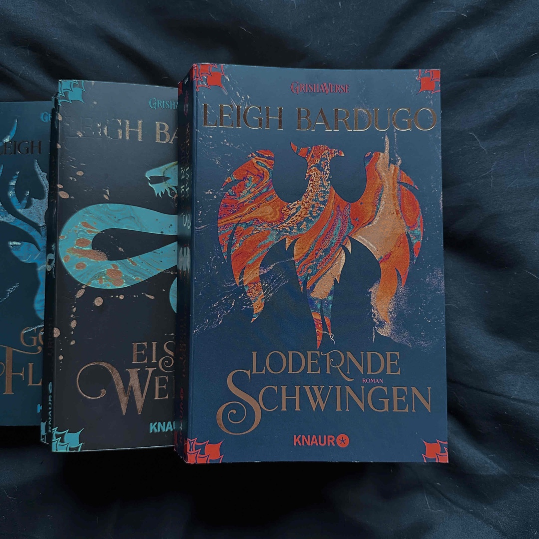 🧡💙 | »Vielleicht war die Liebe nur ein Aberglaube, ein Gebet, durch das wir die Einsamkeit in Schach hielten«