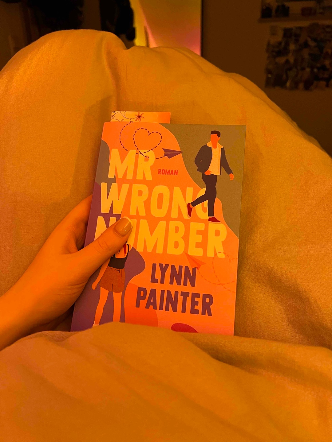 „Sag mir ganz genau was du anhast, Mr. Wrong Number?“