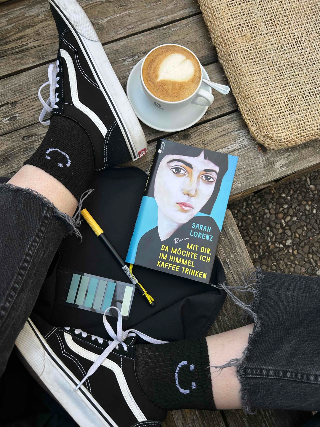 “Denn solange ich Bücher an meiner Seite weiß, werde ich mich niemals ganz alleine fühlen.”