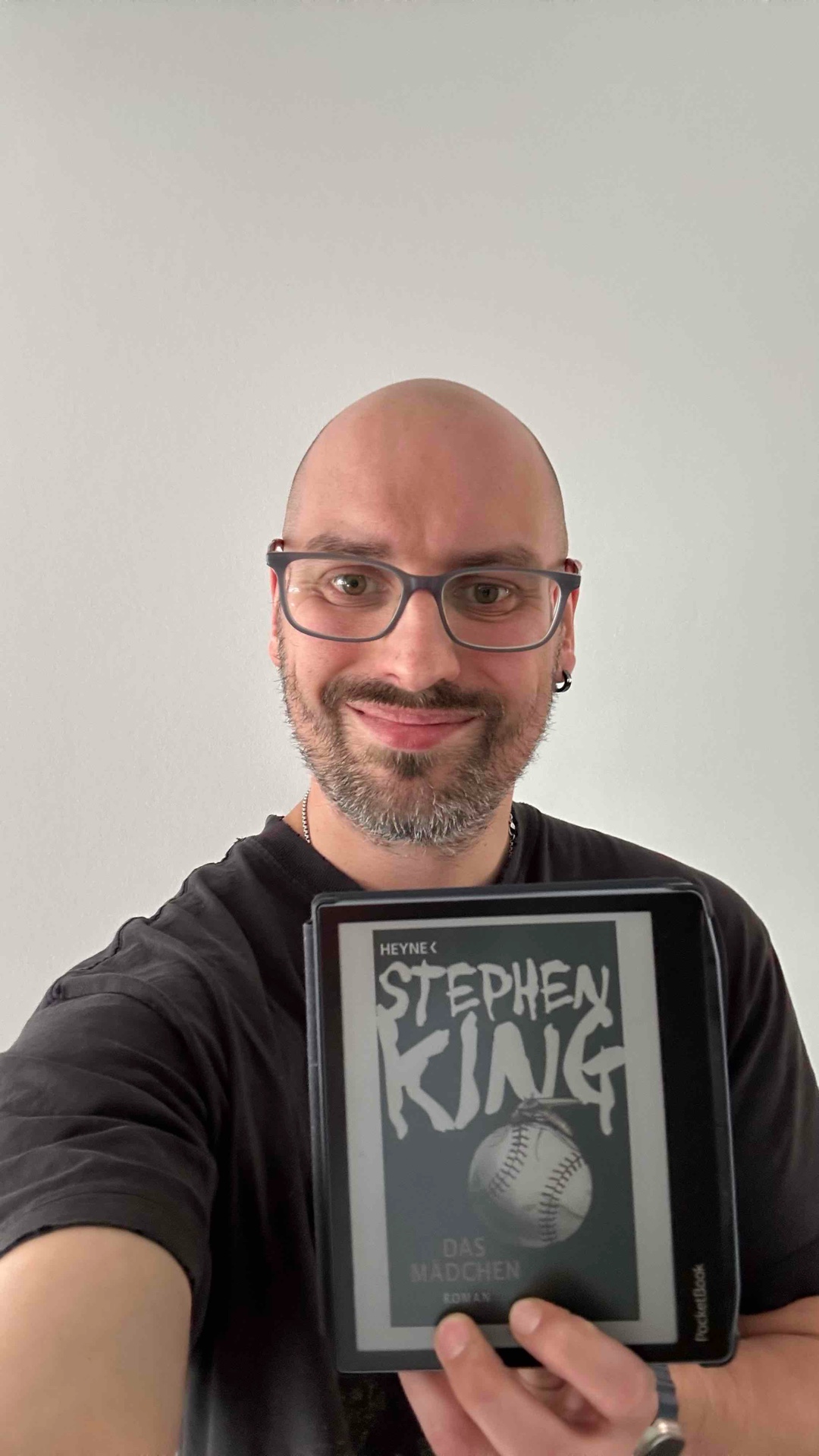 Eine Story, die gerade durch ihre Einfachheit und „Normalität“ überzeugt – weil sie theoretisch jedem von uns passieren könnte.