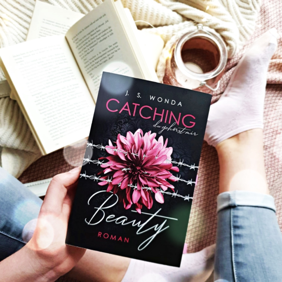 „Catching Beauty - Du gehörst mir“ ist mein 1. Dark Romance Buch und das 1. Buch von Jane S. Wonda. An manchen Stellen habe ich mir gedacht „What the Fuck!“, aber es hat mich absolut abgeholt. Ich bin gespannt wie die Geschichte um Amber und Crack weitergeht ❤️🔥❤️🔥❤️🔥
