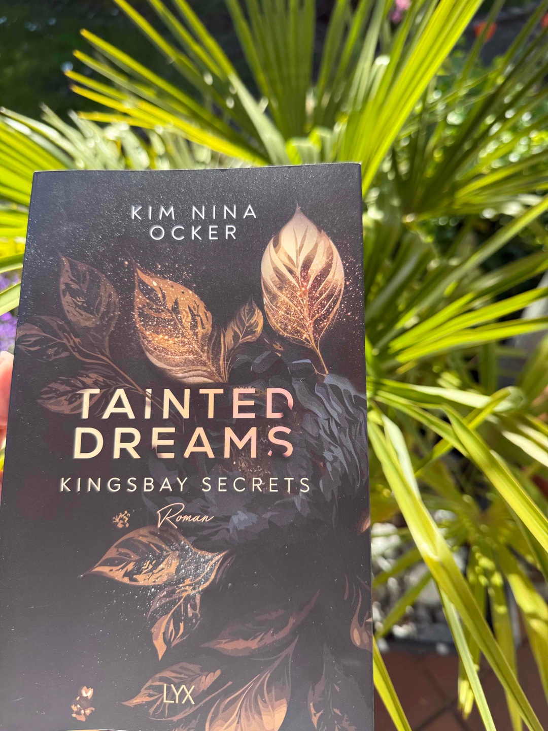 Was für ein tolles Buch.🥰🥰🥰Mega Geschichte und was für ein Ende 😳🥺. 
Kann es es nicht glauben. 

War mein erstes von Kim Nina Ocker und bestimmt nicht mein letztes 
Jetzt geht es ganz schnell mit Band 2 weiter 🫶🏻