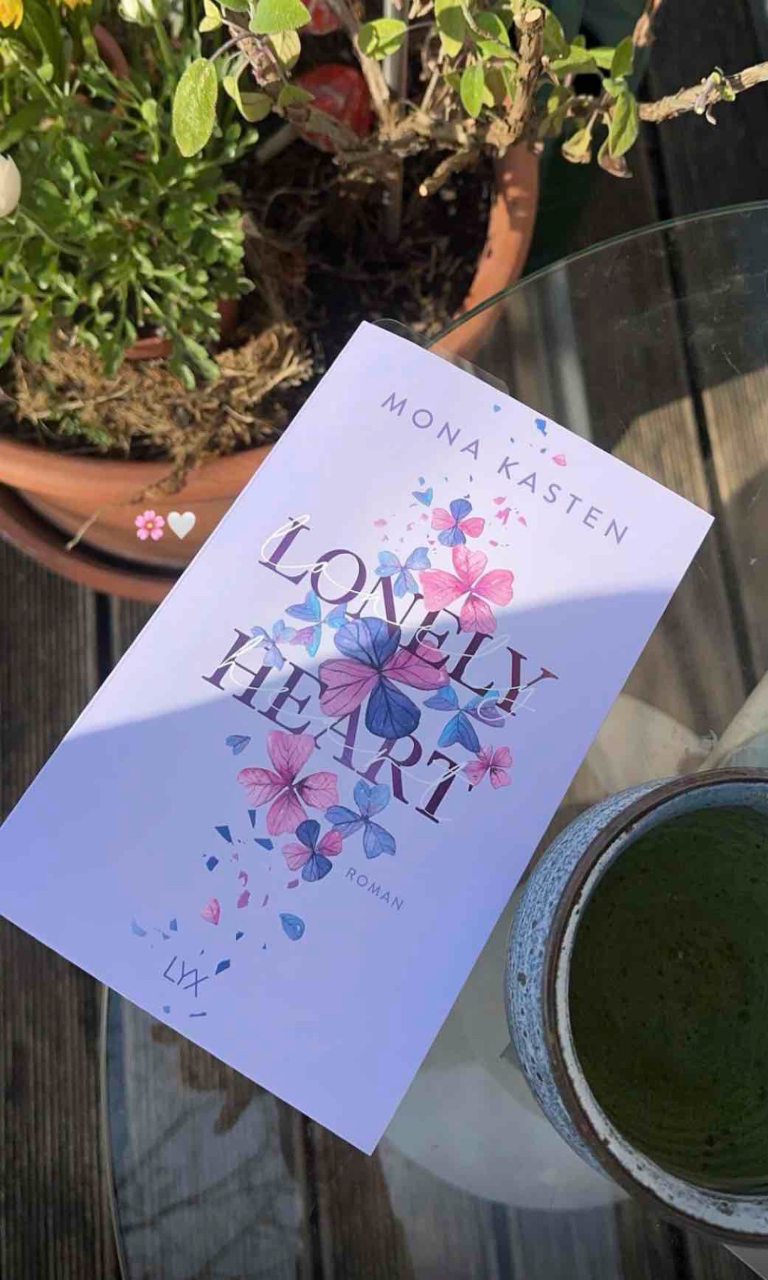 So eine süße Romanze zwischen den Beiden 🤍✨zusätzlich werden wichtige Themen wie Panik, Selbstwert und Vertrauen thematisiert. 🤍✨