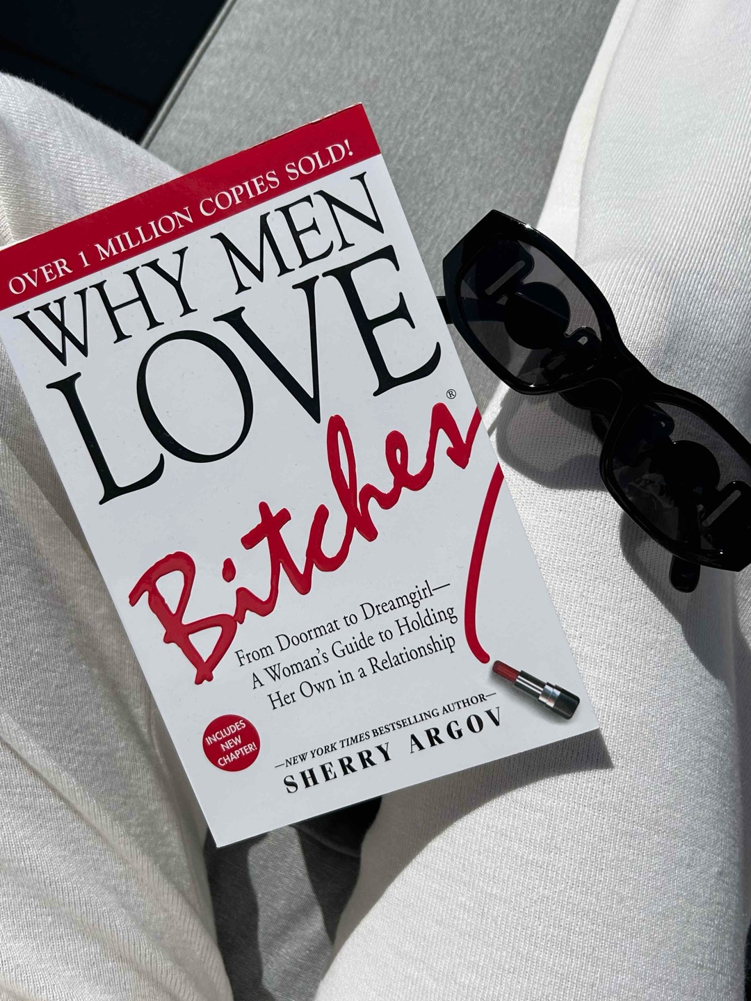 Man muss dieses Buch auf jeden Fall mit Humor nehmen und mit einem Augenzwinkern lesen. 💋💄