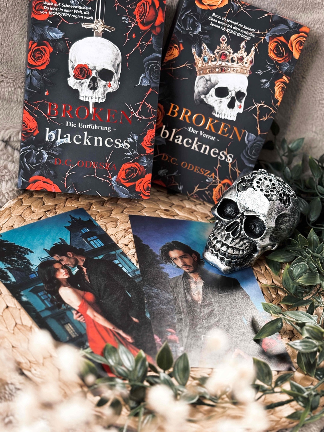 „Sie ist wie eine Droge, von der ich nicht loskomme.
Sie ist wie die Luft, die ich zum Atmen brauche. Sie ist wie eine Königin, der ich mích beuge.“ 👑💀🖤