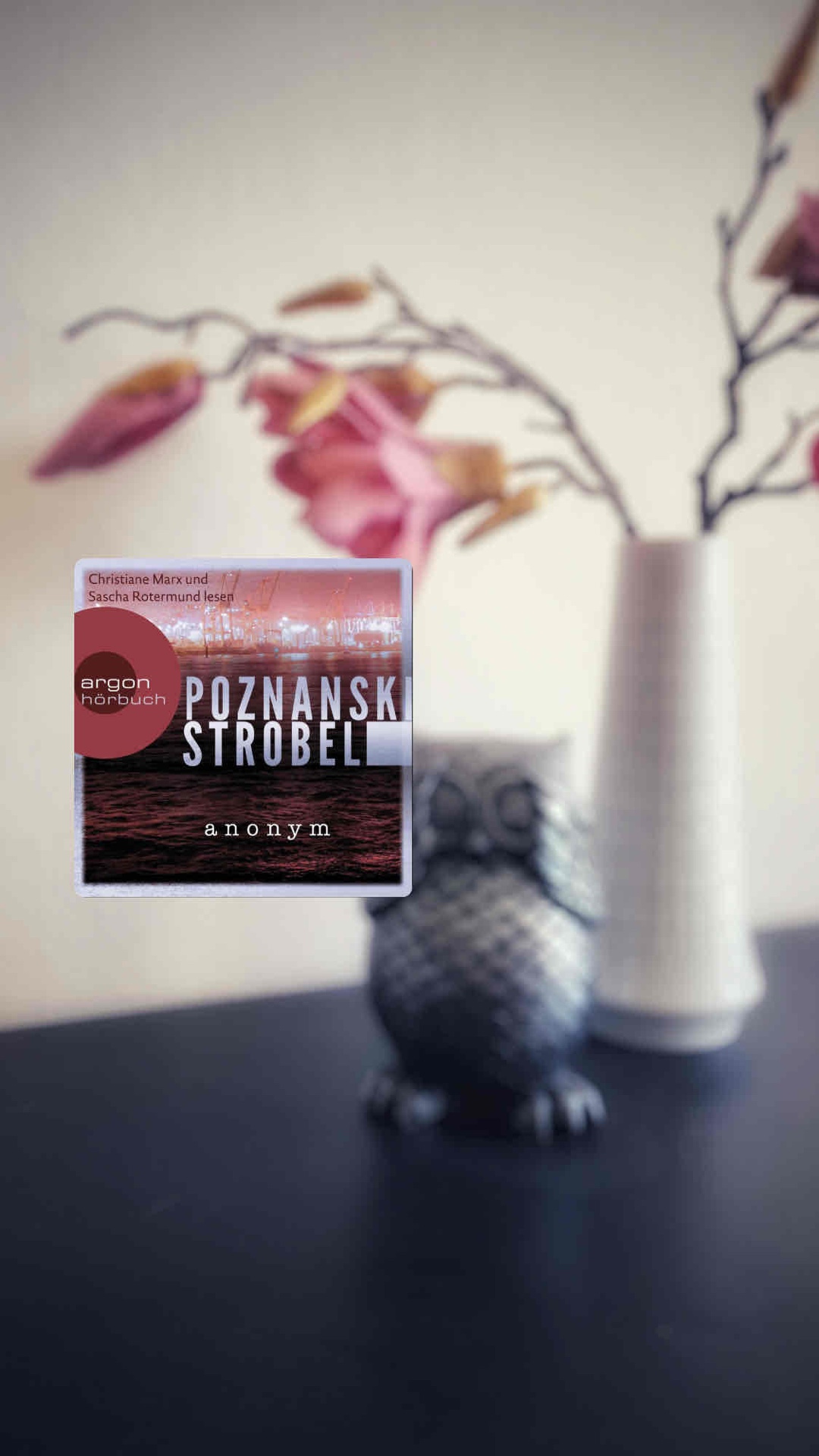 Die Kombi aus Ursula Poznanski & Arno Strobel gefällt mir sehr gut. Die beiden passen super zusammen haben hier einen spannenden Thriller zusammengebaut, der nicht nur viel Spannung, sondern auch eine weitere Ebene mit sich bringt.
Der Titel ist definitiv Programm.