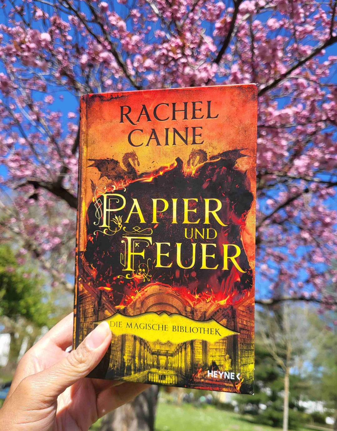 Urban Fantasy at its finest 😍
Wenn ein Buch mehr Wert ist als ein Menschenleben....