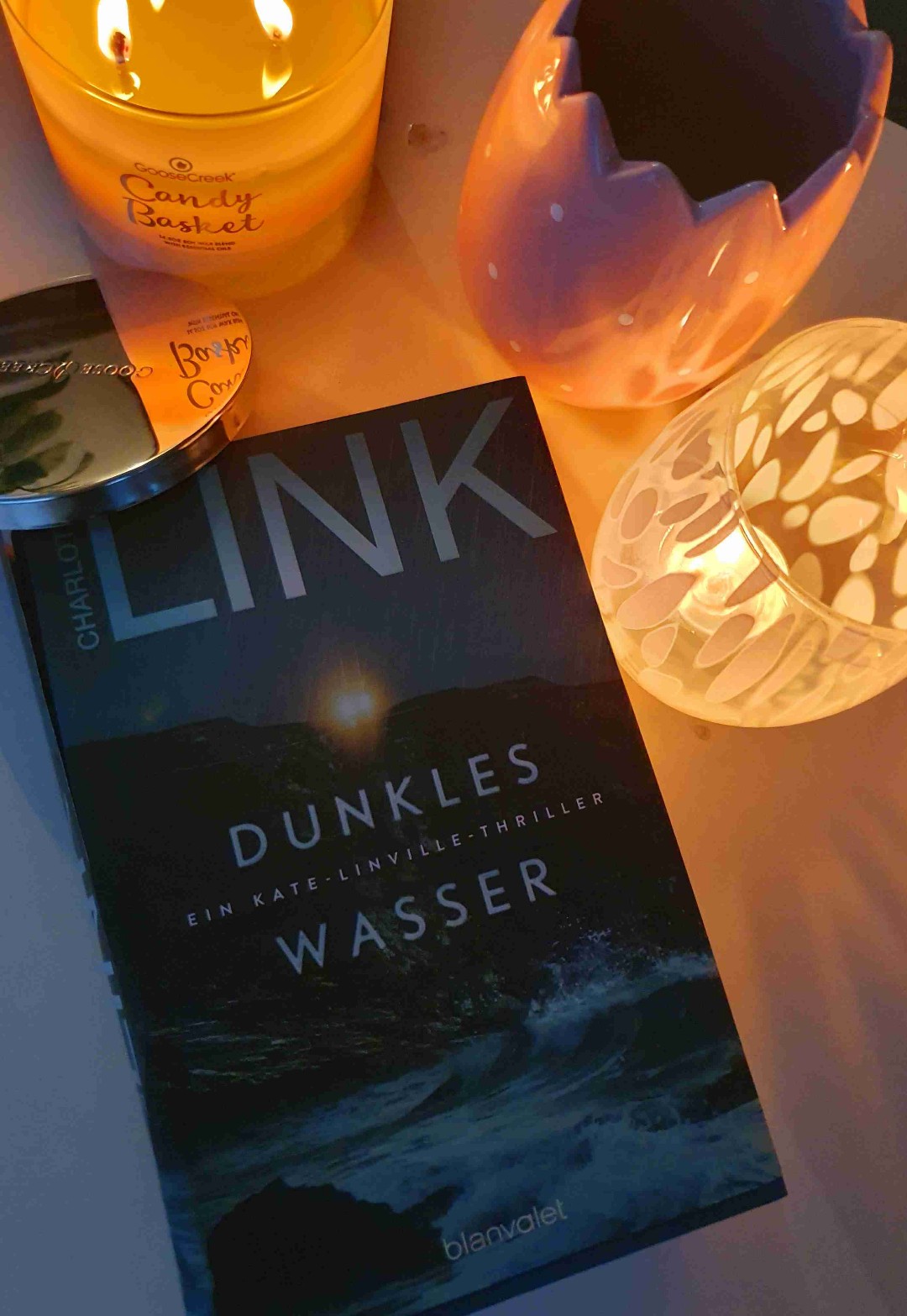 Dunkles Wasser und viele Brücken..