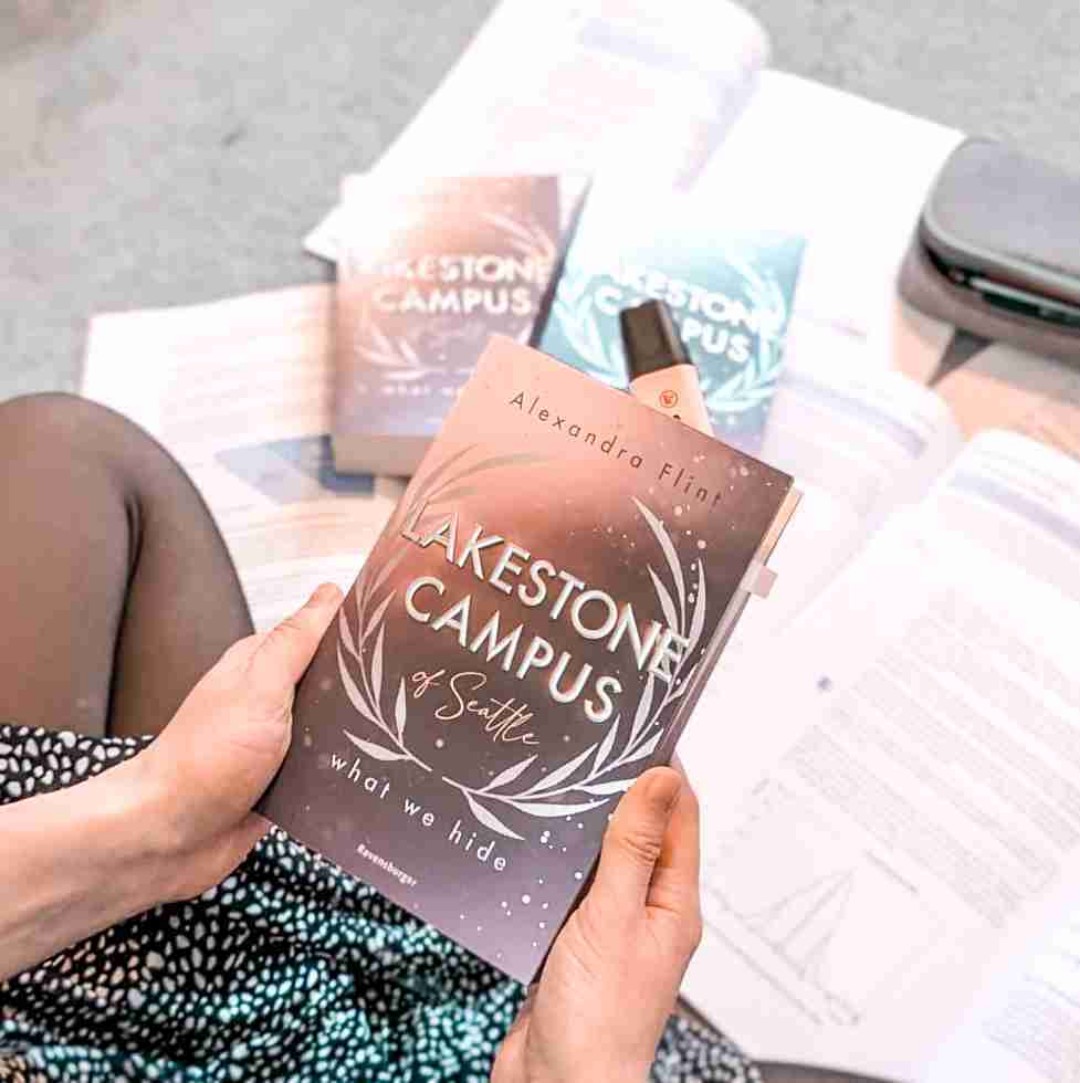 »𝐃𝐢𝐞 𝐅𝐢𝐧𝐬𝐭𝐞𝐫𝐧𝐢𝐬 𝐰𝐚𝐫 𝐧𝐨𝐜𝐡 𝐝𝐚, 𝐚𝐛𝐞𝐫 𝐬𝐢𝐞 𝐡𝐢𝐞𝐥𝐭 𝐦𝐢𝐜𝐡 𝐧𝐢𝐜𝐡𝐭 𝐝𝐚𝐯𝐨𝐧 𝐚𝐛, 𝐳𝐮 𝐚𝐭𝐦𝐞𝐧, 𝐮𝐧𝐝 𝐬𝐨𝐥𝐚𝐧𝐠𝐞 𝐢𝐜𝐡 𝐚𝐭𝐦𝐞𝐭𝐞, 𝐰𝐚𝐫 𝐢𝐜𝐡 𝐚𝐦 𝐋𝐞𝐛𝐞𝐧.«