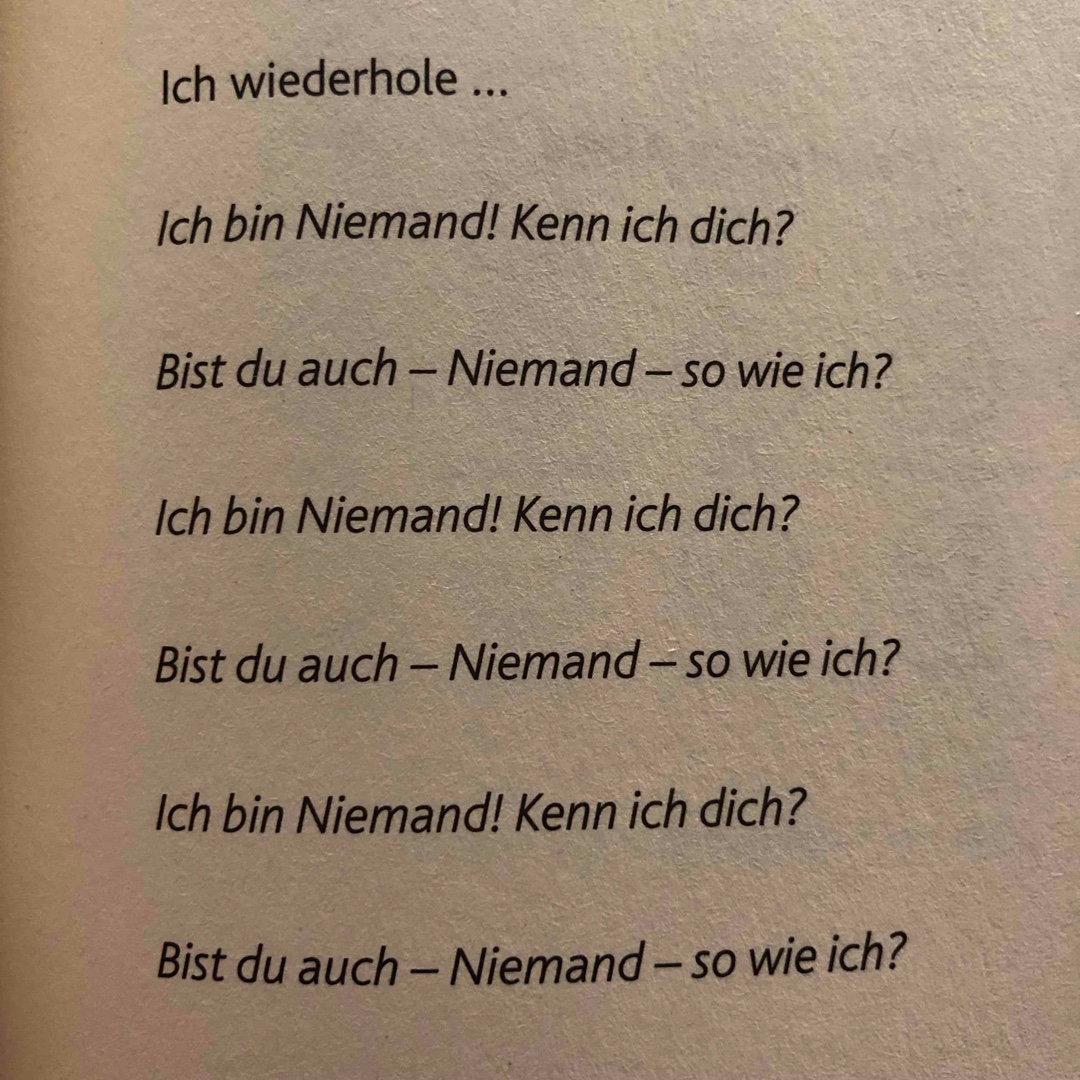 „Kadenz und Konsonanz,
Imperfektion und Ironie,
Magie und Moment.“