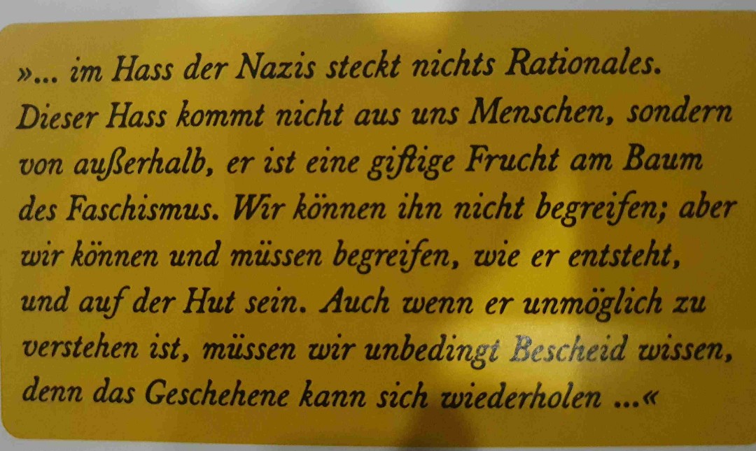 Eine sehr gute Darstellung eines schrecklichen Kapitels der Geschichte, welches, gerade zur jetzigen Zeit, immer wieder in Erinnerung gerufen werden muss, um eine Wiederholung zu vermeiden.