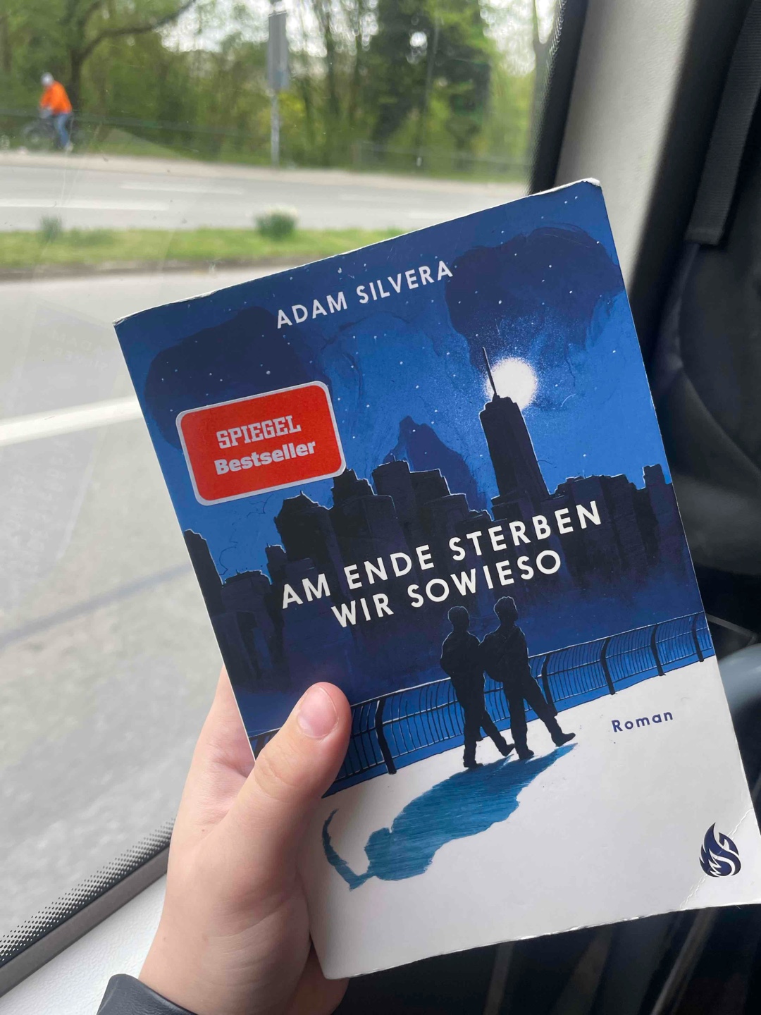 Interessantes Buch. Bringt zu Gedanken über das Leben und Tod, über wichtige Momente mit Loved-Ones, über Mutigsein.