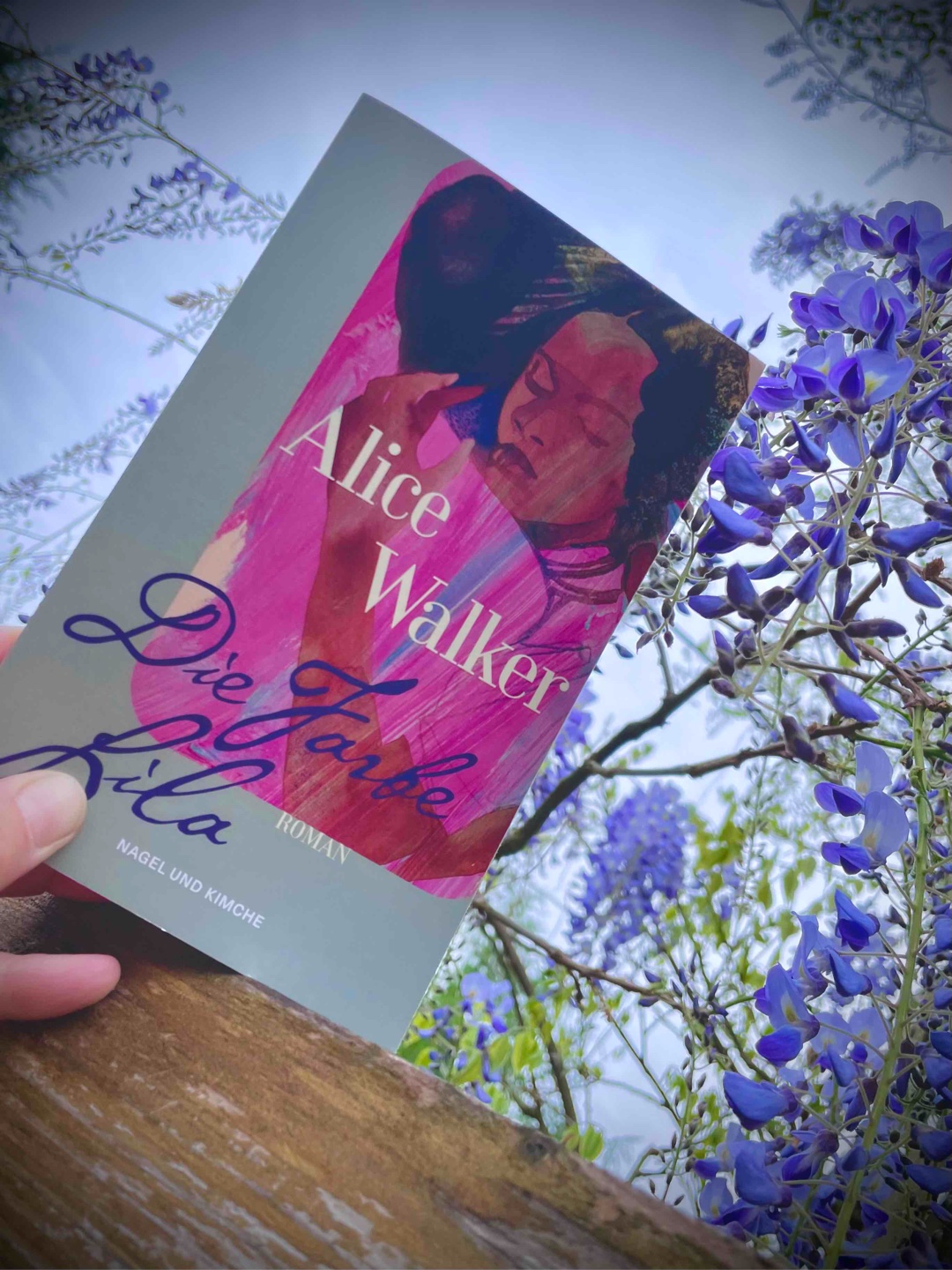 Oh Wow…was für eine krasse, erschütternde und  gleichzeitig zutiefst berührende Geschichte! 
Ein Buch mit allen Emotionen…einfach so ehrlich ,intensiv, unverblümt und gleichzeitig voller Hoffnung und Schönheit! 