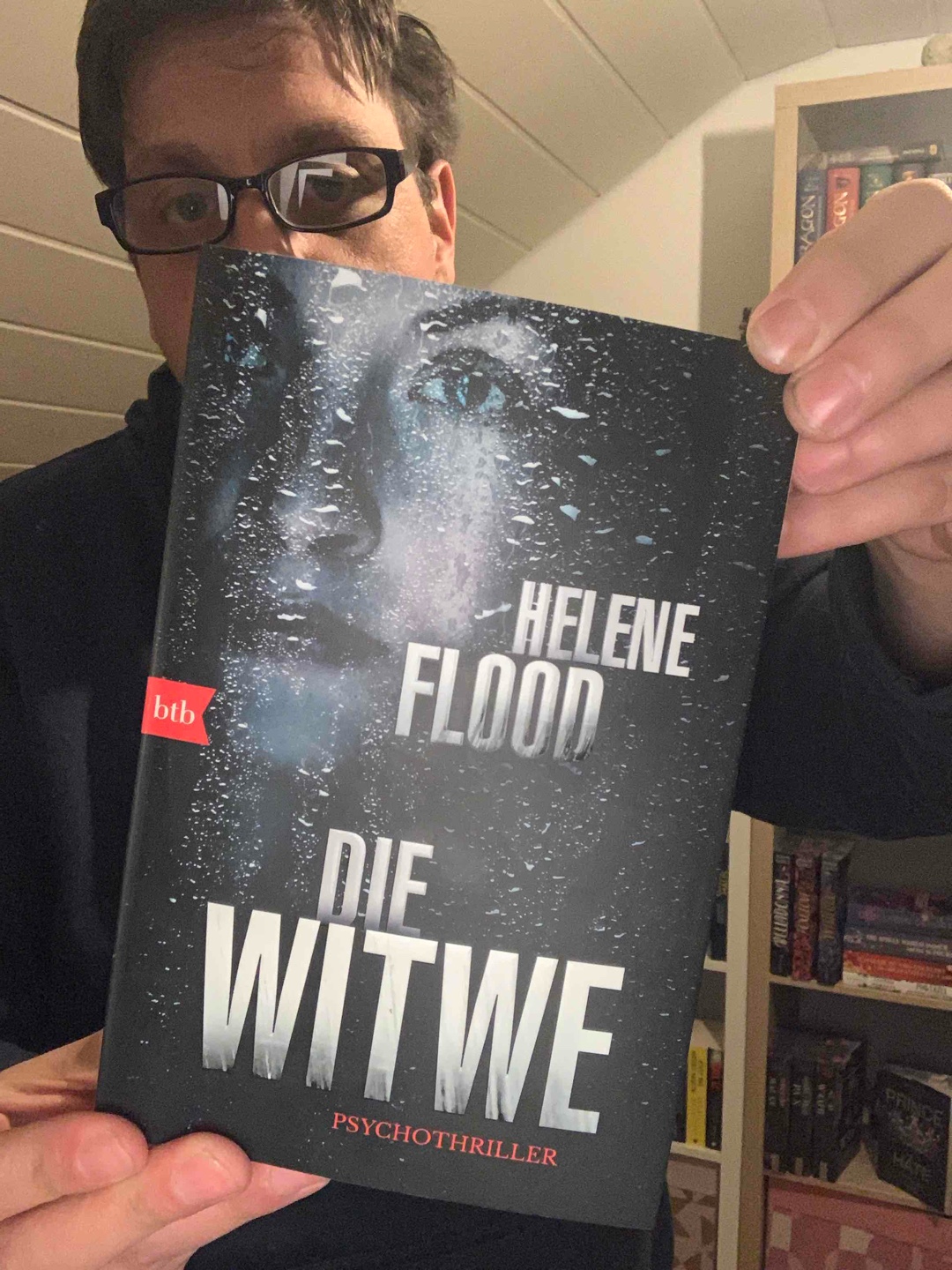Wenn man es mit bösen Menschen zu tun hat, muss man zur Polizei gehen. Viele dachten es allein regeln zu können. Und meist war es die Falsch Entscheidung