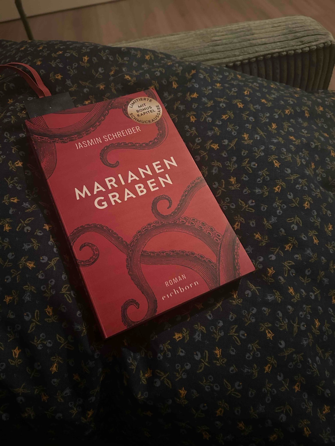 Sehr emotional, lustig. Trauer spielt eine sehr große Rolle, ein Buch das im Gedächtnis bleibt und zum Nachdenken anregt.
Ein Roadtrip der anderen Art, mit vielen Emotionen und Gedanken. 